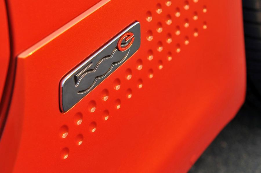  Fiat 500e 2013 года  (фото 42 из 141)